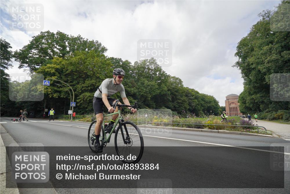 14.09.2025 - Stadtparktriathlon Michael Burmester http://msf.ph/oto/8893884 14.09.2025 11:59:05 Radfahren 1067, 1068, 1122, 1137, 1153 meine-sportfotos.de
