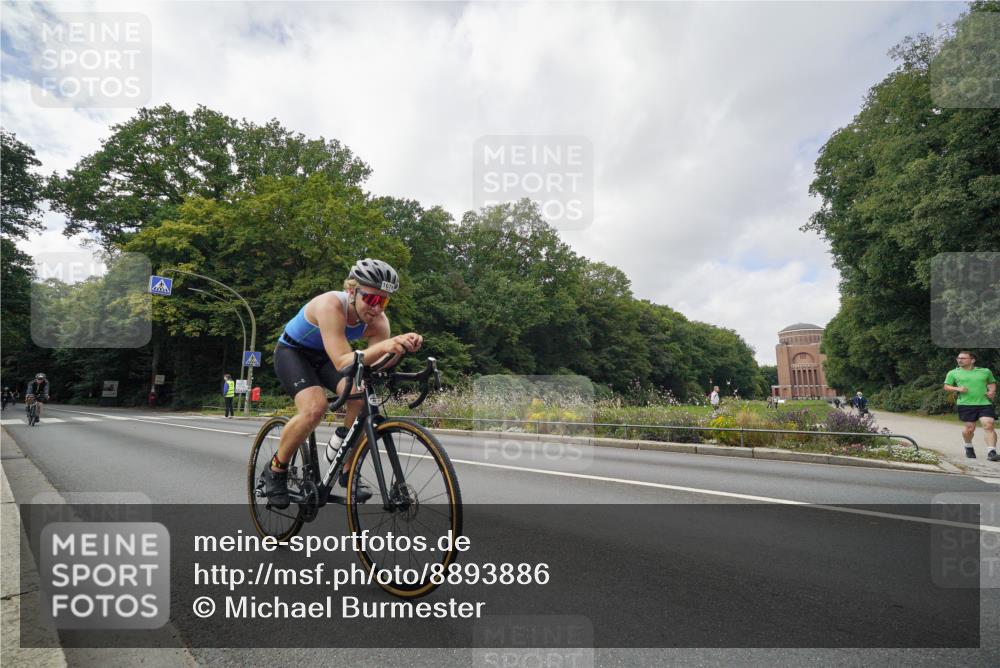 14.09.2025 - Stadtparktriathlon Michael Burmester http://msf.ph/oto/8893886 14.09.2025 11:59:14 Radfahren 970, 978, 1078 meine-sportfotos.de