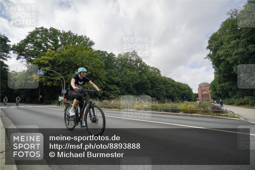 14.09.2025 - Stadtparktriathlon Michael Burmester http://msf.ph/oto/8893888 14.09.2025 11:59:21 Radfahren 958, 970, 978, 1182 meine-sportfotos.de