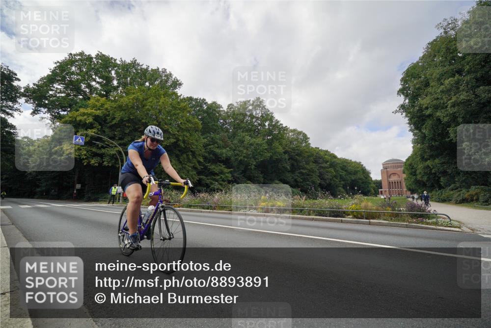 14.09.2025 - Stadtparktriathlon Michael Burmester http://msf.ph/oto/8893891 14.09.2025 11:59:25 Radfahren 958, 978, 1125, 1182 meine-sportfotos.de