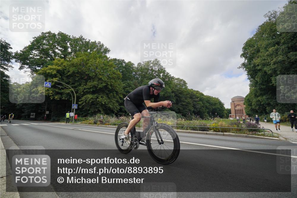 14.09.2025 - Stadtparktriathlon Michael Burmester http://msf.ph/oto/8893895 14.09.2025 11:59:42 Radfahren 936, 1054, 1057, 1107, 1178 meine-sportfotos.de