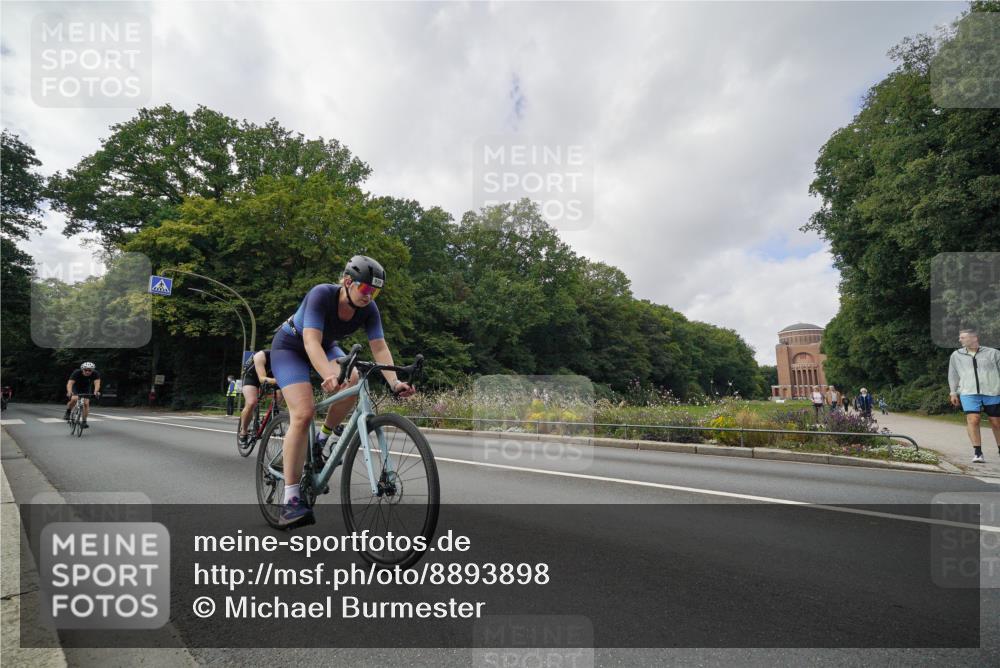 14.09.2025 - Stadtparktriathlon Michael Burmester http://msf.ph/oto/8893898 14.09.2025 11:59:47 Radfahren 936, 980, 1054, 1057, 1107, 1115, 1178, 1202 meine-sportfotos.de
