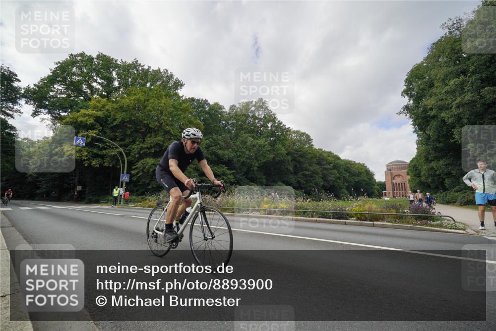 14.09.2025 - Stadtparktriathlon Michael Burmester http://msf.ph/oto/8893900 14.09.2025 11:59:48 Radfahren 936, 980, 1054, 1057, 1107, 1115, 1178, 1202 meine-sportfotos.de