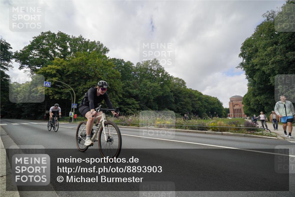 14.09.2025 - Stadtparktriathlon Michael Burmester http://msf.ph/oto/8893903 14.09.2025 11:59:55 Radfahren 980, 1115, 1202 meine-sportfotos.de