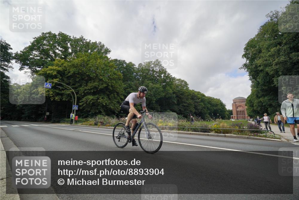 14.09.2025 - Stadtparktriathlon Michael Burmester http://msf.ph/oto/8893904 14.09.2025 11:59:56 Radfahren 980, 1115, 1202 meine-sportfotos.de