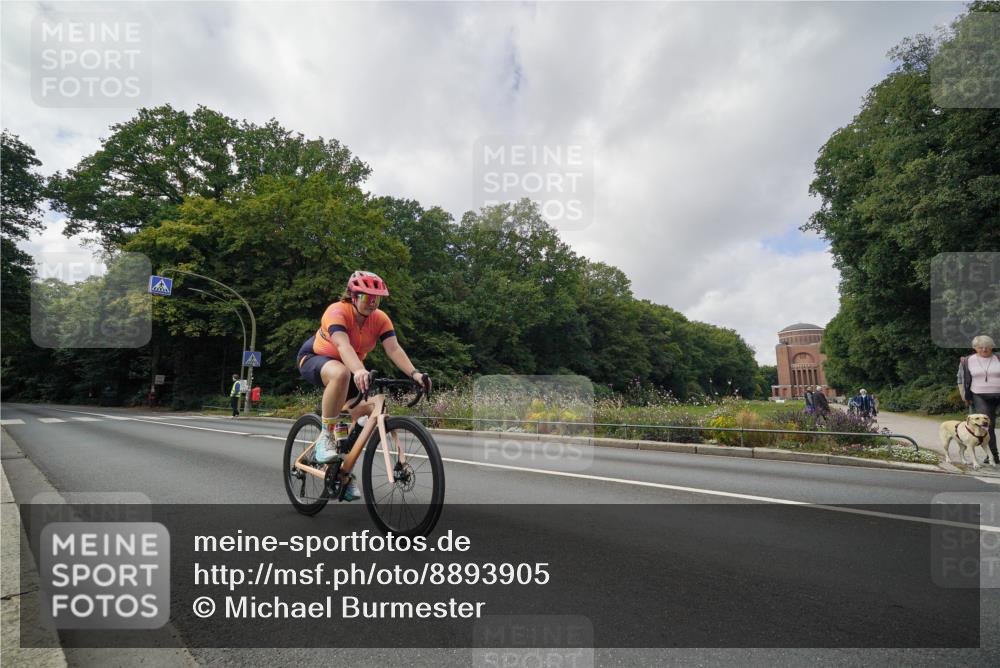 14.09.2025 - Stadtparktriathlon Michael Burmester http://msf.ph/oto/8893905 14.09.2025 12:00:05 Radfahren 986 meine-sportfotos.de