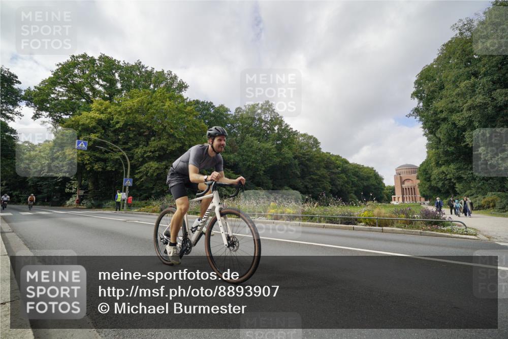 14.09.2025 - Stadtparktriathlon Michael Burmester http://msf.ph/oto/8893907 14.09.2025 12:00:20 Radfahren 1048, 1069, 1100, 1184 meine-sportfotos.de