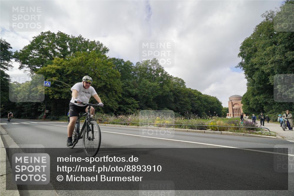 14.09.2025 - Stadtparktriathlon Michael Burmester http://msf.ph/oto/8893910 14.09.2025 12:00:26 Radfahren 1048, 1069, 1100, 1192 meine-sportfotos.de