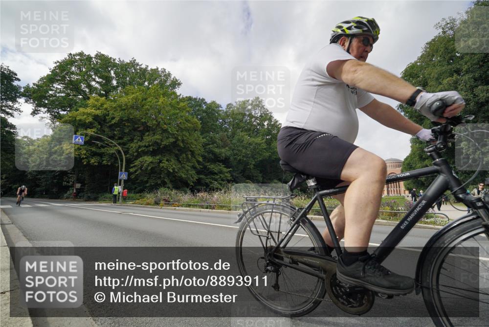 14.09.2025 - Stadtparktriathlon Michael Burmester http://msf.ph/oto/8893911 14.09.2025 12:00:26 Radfahren 1048, 1069, 1100, 1192 meine-sportfotos.de
