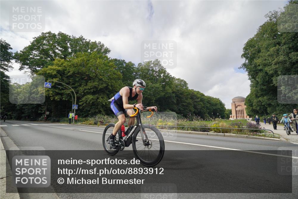 14.09.2025 - Stadtparktriathlon Michael Burmester http://msf.ph/oto/8893912 14.09.2025 12:00:29 Radfahren 1033, 1047, 1048, 1069, 1100, 1192 meine-sportfotos.de