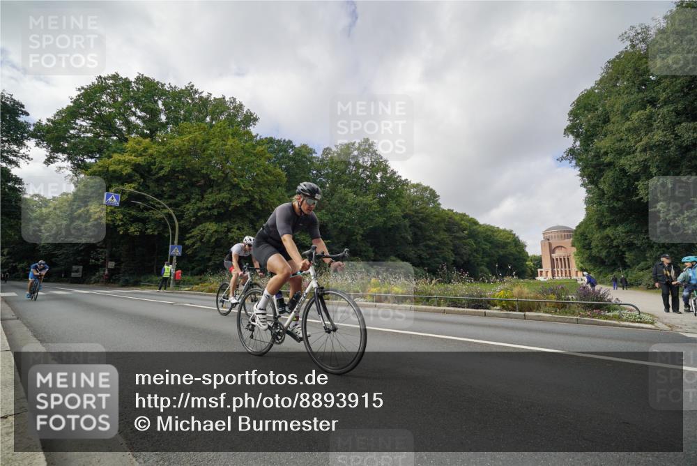 14.09.2025 - Stadtparktriathlon Michael Burmester http://msf.ph/oto/8893915 14.09.2025 12:00:36 Radfahren 1033, 1036, 1047, 1063, 1192 meine-sportfotos.de
