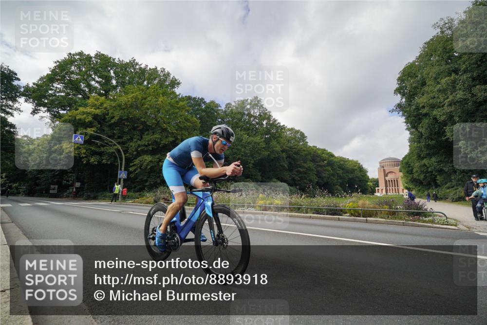 14.09.2025 - Stadtparktriathlon Michael Burmester http://msf.ph/oto/8893918 14.09.2025 12:00:38 Radfahren 962, 974, 1033, 1036, 1047, 1063, 1192 meine-sportfotos.de