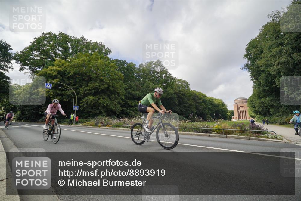 14.09.2025 - Stadtparktriathlon Michael Burmester http://msf.ph/oto/8893919 14.09.2025 12:00:44 Radfahren 962, 974, 994, 1036, 1063 meine-sportfotos.de