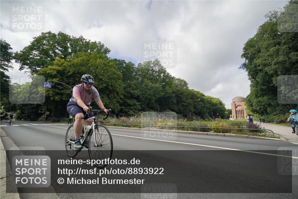 14.09.2025 - Stadtparktriathlon Michael Burmester http://msf.ph/oto/8893922 14.09.2025 12:00:46 Radfahren 962, 974, 994, 1011, 1063, 1064 meine-sportfotos.de