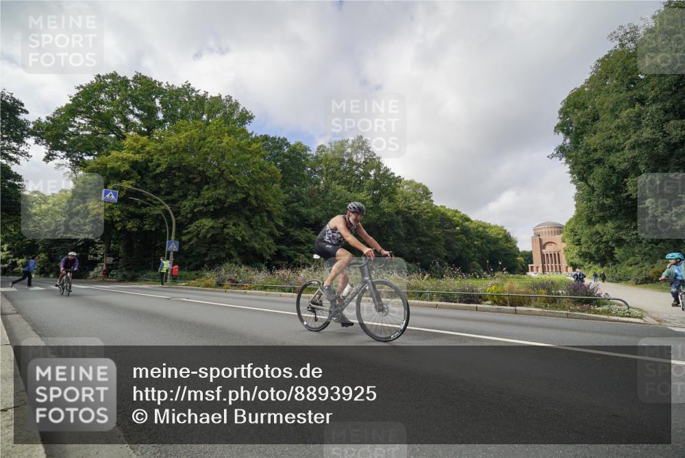 14.09.2025 - Stadtparktriathlon Michael Burmester http://msf.ph/oto/8893925 14.09.2025 12:00:53 Radfahren 994, 1011, 1064, 1210 meine-sportfotos.de