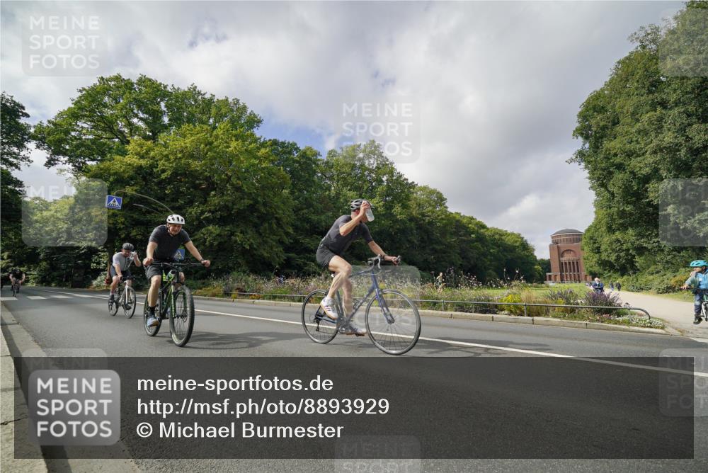 14.09.2025 - Stadtparktriathlon Michael Burmester http://msf.ph/oto/8893929 14.09.2025 12:01:02 Radfahren 1031, 1039, 1062, 1176, 1188, 1210, 1220 meine-sportfotos.de