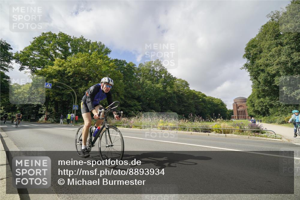 14.09.2025 - Stadtparktriathlon Michael Burmester http://msf.ph/oto/8893934 14.09.2025 12:01:10 Radfahren 1039, 1041, 1060, 1099, 1176, 1188, 1209 meine-sportfotos.de