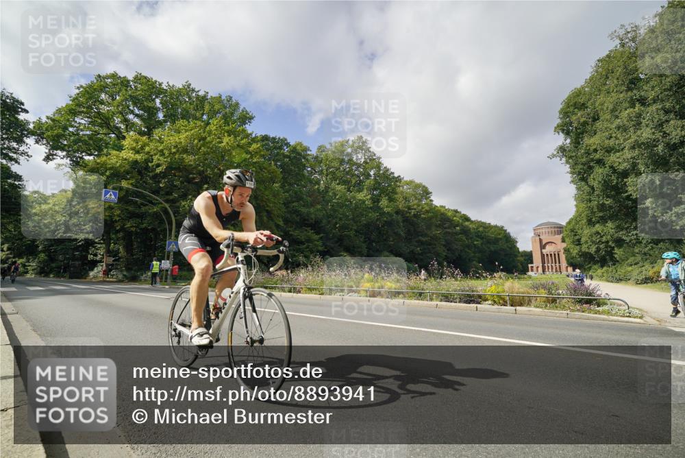 14.09.2025 - Stadtparktriathlon Michael Burmester http://msf.ph/oto/8893941 14.09.2025 12:01:24 Radfahren 948, 1005, 1046, 1058, 1086, 1185 meine-sportfotos.de