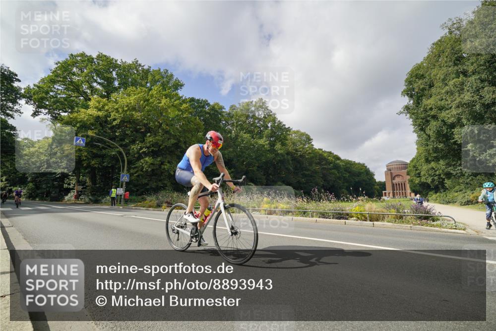 14.09.2025 - Stadtparktriathlon Michael Burmester http://msf.ph/oto/8893943 14.09.2025 12:01:28 Radfahren 948, 1046, 1126, 1185 meine-sportfotos.de