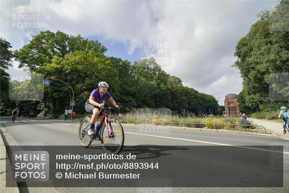 14.09.2025 - Stadtparktriathlon Michael Burmester http://msf.ph/oto/8893944 14.09.2025 12:01:31 Radfahren 948, 1046, 1085, 1126, 1157 meine-sportfotos.de