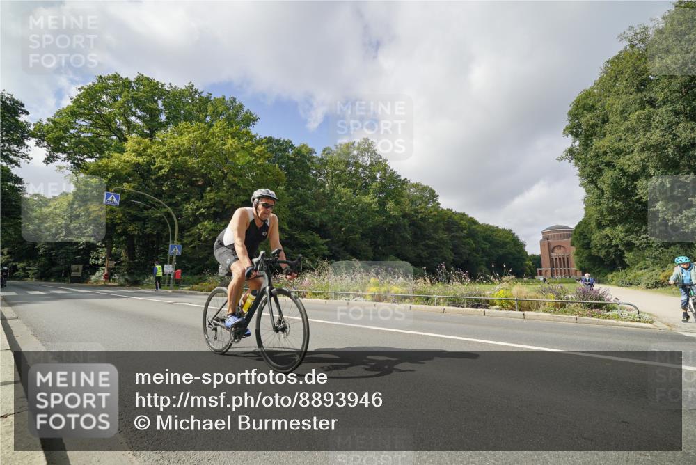 14.09.2025 - Stadtparktriathlon Michael Burmester http://msf.ph/oto/8893946 14.09.2025 12:01:33 Radfahren 948, 1046, 1085, 1087, 1126, 1157 meine-sportfotos.de