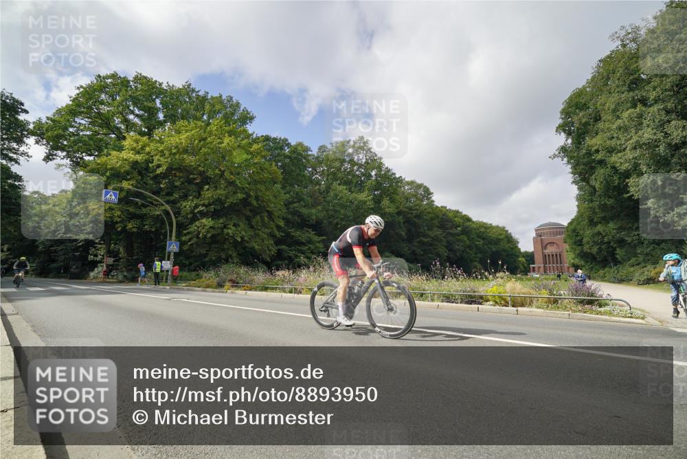 14.09.2025 - Stadtparktriathlon Michael Burmester http://msf.ph/oto/8893950 14.09.2025 12:01:40 Radfahren 1085, 1087, 1117, 1157, 1158 meine-sportfotos.de