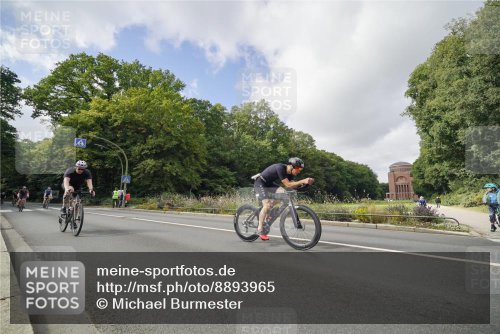 14.09.2025 - Stadtparktriathlon Michael Burmester http://msf.ph/oto/8893965 14.09.2025 12:02:04 Radfahren 1025, 1072, 1092, 1094, 1096, 1120, 1148, 1152, 1162, 1169, 1218 meine-sportfotos.de