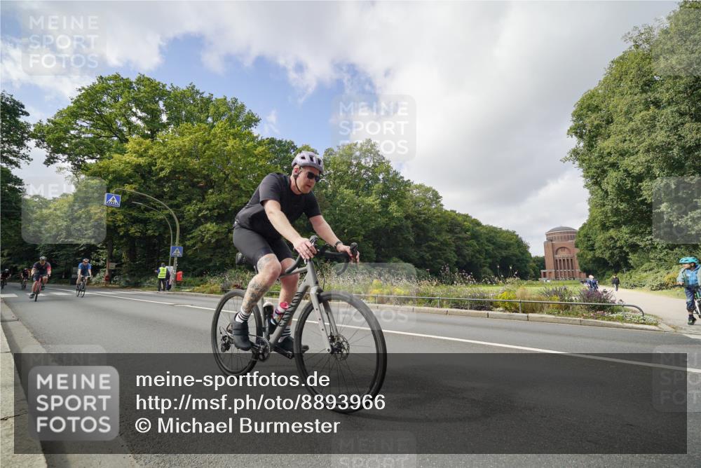 14.09.2025 - Stadtparktriathlon Michael Burmester http://msf.ph/oto/8893966 14.09.2025 12:02:05 Radfahren 1025, 1072, 1092, 1094, 1096, 1120, 1148, 1152, 1169, 1218 meine-sportfotos.de