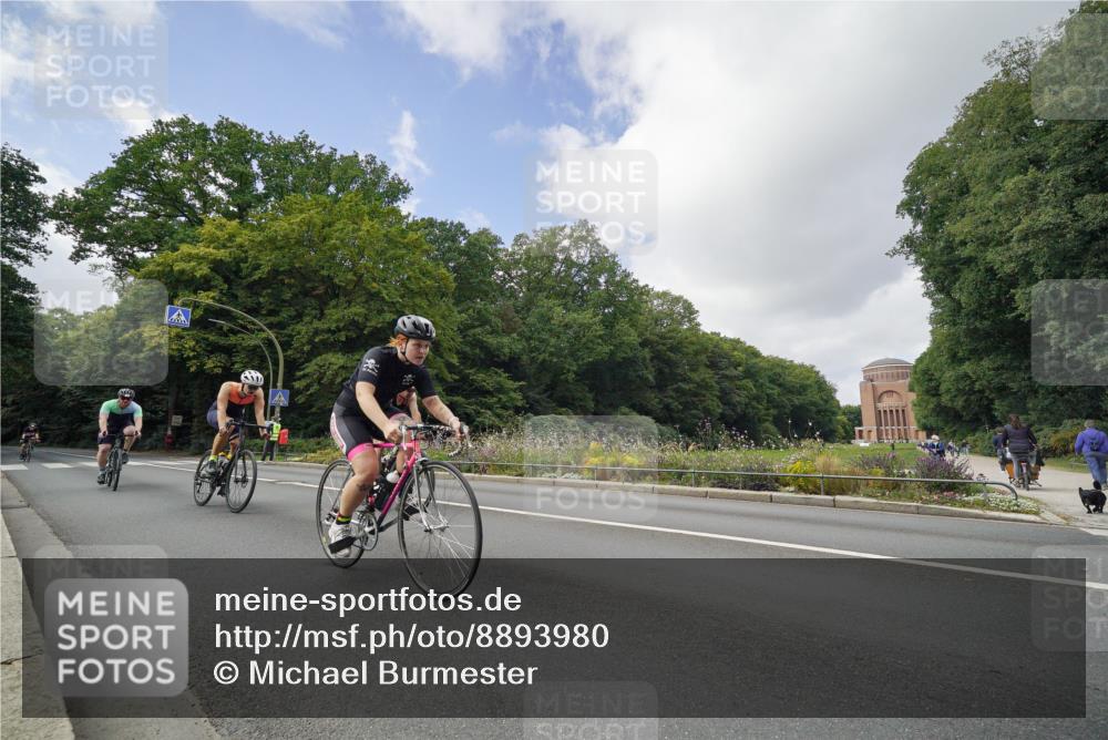 14.09.2025 - Stadtparktriathlon Michael Burmester http://msf.ph/oto/8893980 14.09.2025 12:02:38 Radfahren 931, 1065, 1073, 1076, 1095, 1110, 1113, 1116 meine-sportfotos.de