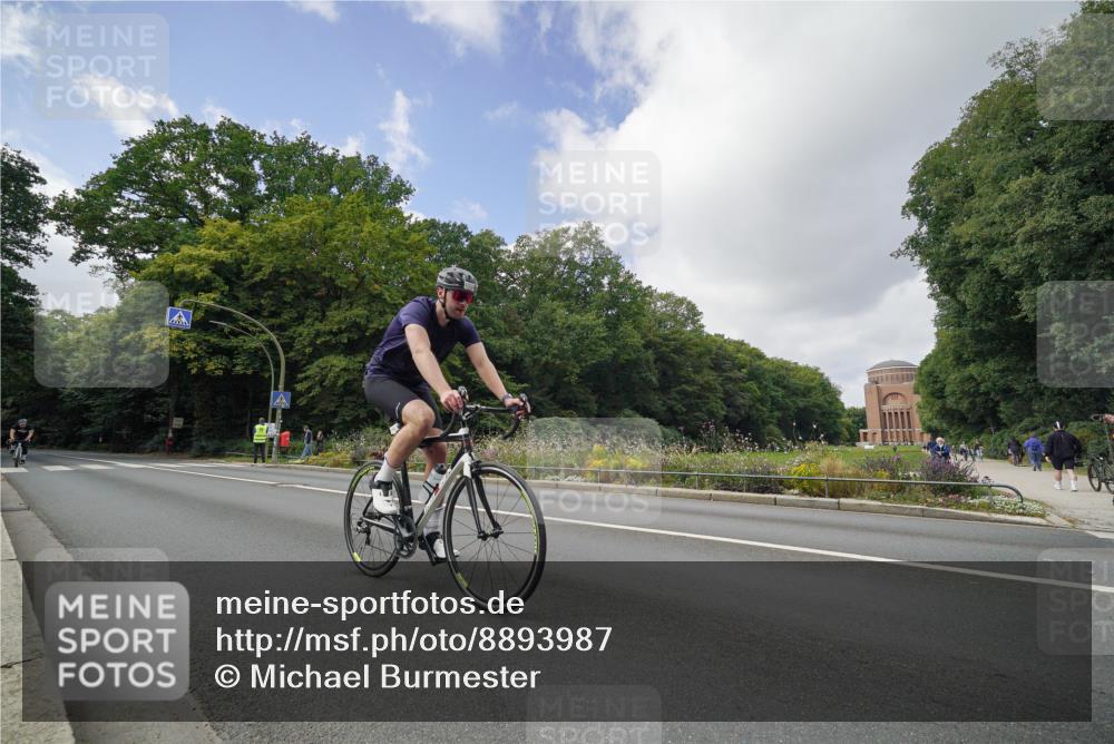 14.09.2025 - Stadtparktriathlon Michael Burmester http://msf.ph/oto/8893987 14.09.2025 12:02:47 Radfahren 1055, 1065, 1076, 1113, 1163 meine-sportfotos.de