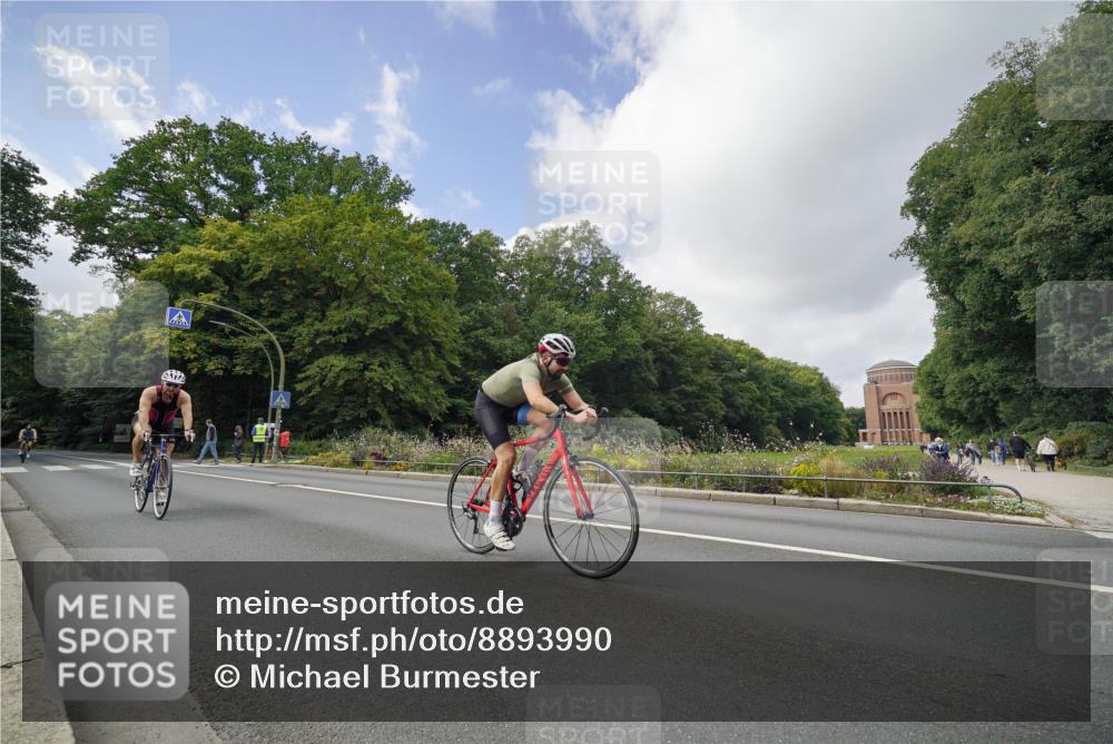 14.09.2025 - Stadtparktriathlon Michael Burmester http://msf.ph/oto/8893990 14.09.2025 12:02:57 Radfahren 1049, 1082, 1173 meine-sportfotos.de