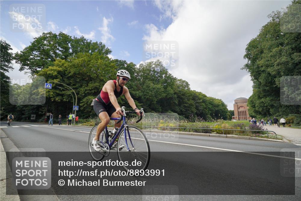 14.09.2025 - Stadtparktriathlon Michael Burmester http://msf.ph/oto/8893991 14.09.2025 12:02:57 Radfahren 1049, 1082, 1173 meine-sportfotos.de