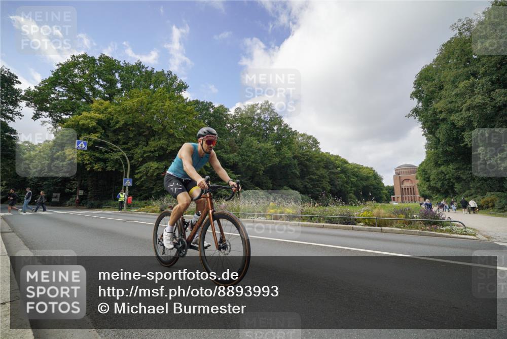 14.09.2025 - Stadtparktriathlon Michael Burmester http://msf.ph/oto/8893993 14.09.2025 12:03:00 Radfahren 1049, 1082, 1173 meine-sportfotos.de