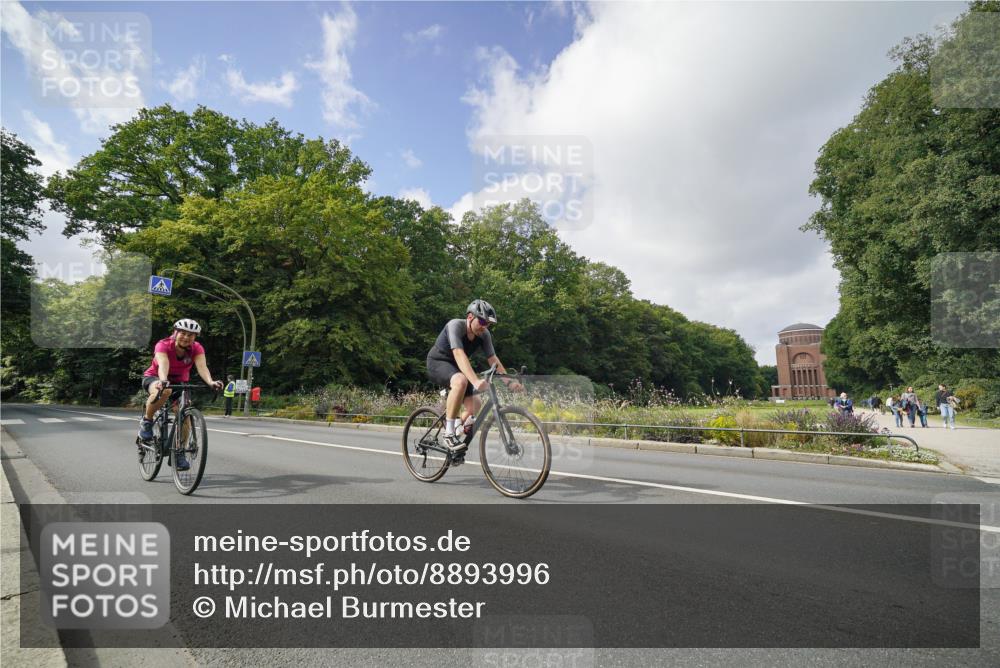 14.09.2025 - Stadtparktriathlon Michael Burmester http://msf.ph/oto/8893996 14.09.2025 12:03:13 Radfahren 946, 1108, 1119, 1172 meine-sportfotos.de