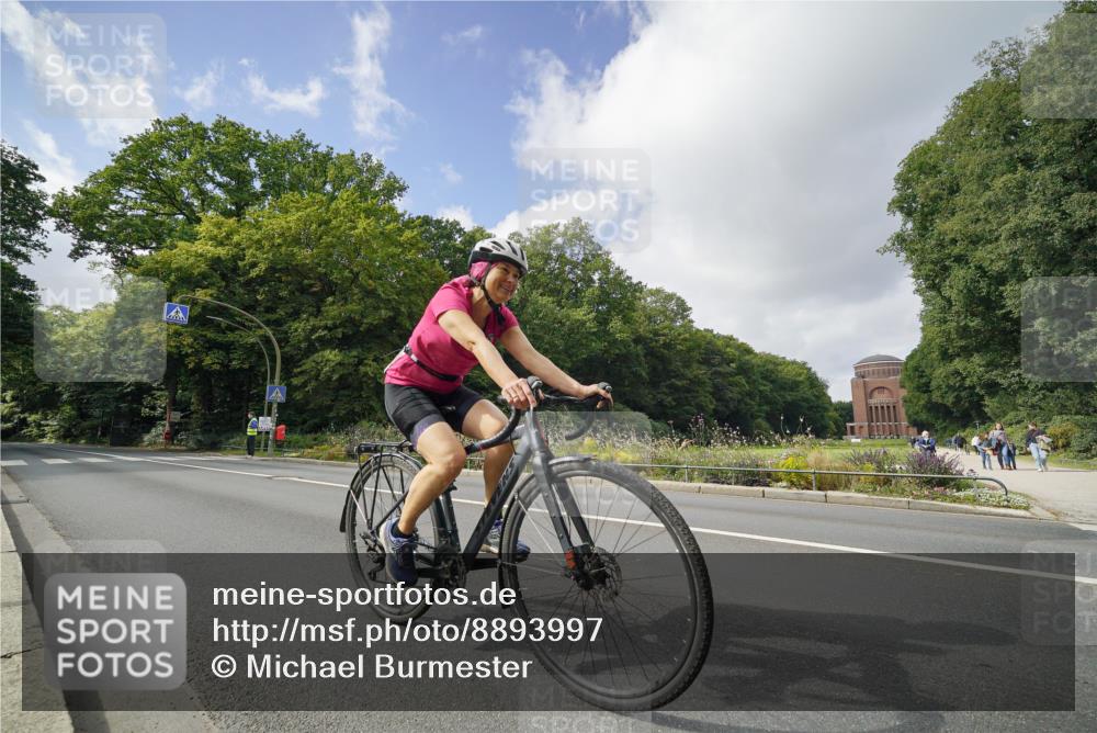 14.09.2025 - Stadtparktriathlon Michael Burmester http://msf.ph/oto/8893997 14.09.2025 12:03:13 Radfahren 946, 1108, 1119, 1172 meine-sportfotos.de