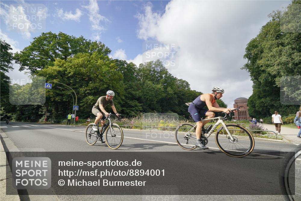 14.09.2025 - Stadtparktriathlon Michael Burmester http://msf.ph/oto/8894001 14.09.2025 12:03:31 Radfahren 997, 1022, 1023, 1056, 1077, 1091 meine-sportfotos.de