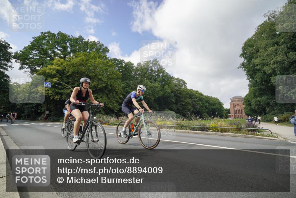 14.09.2025 - Stadtparktriathlon Michael Burmester http://msf.ph/oto/8894009 14.09.2025 12:03:43 Radfahren 1017, 1022, 1023, 1129, 1133, 1142, 1170, 1203, 1204, 1211 meine-sportfotos.de