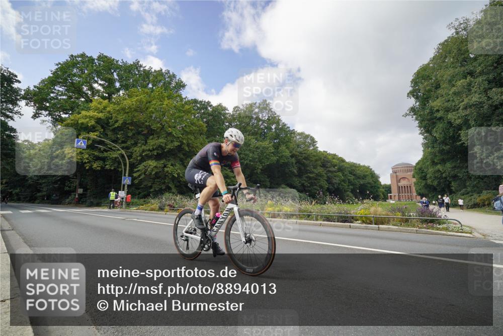 14.09.2025 - Stadtparktriathlon Michael Burmester http://msf.ph/oto/8894013 14.09.2025 12:03:48 Radfahren 1017, 1129, 1142, 1144, 1170, 1203, 1204, 1205, 1211 meine-sportfotos.de