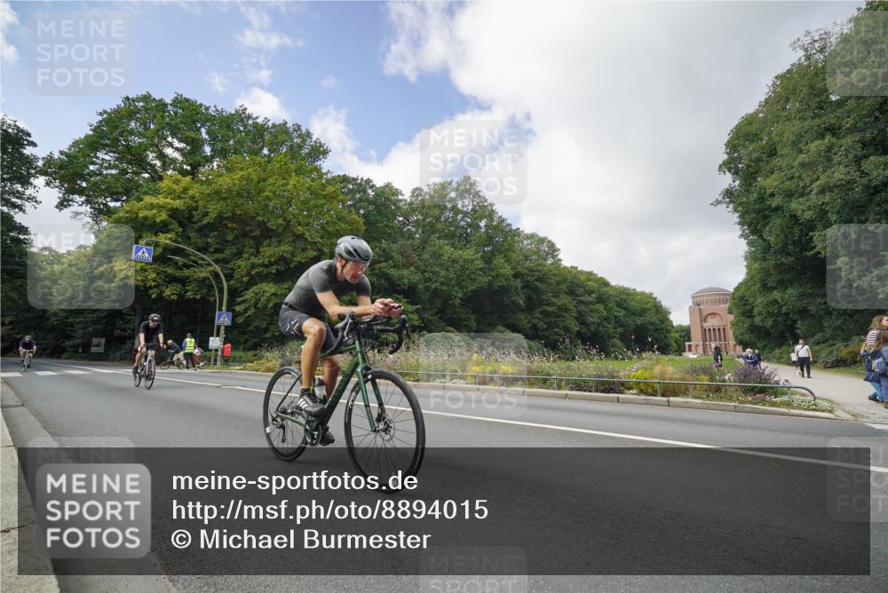 14.09.2025 - Stadtparktriathlon Michael Burmester http://msf.ph/oto/8894015 14.09.2025 12:03:55 Radfahren 1089, 1144, 1205 meine-sportfotos.de