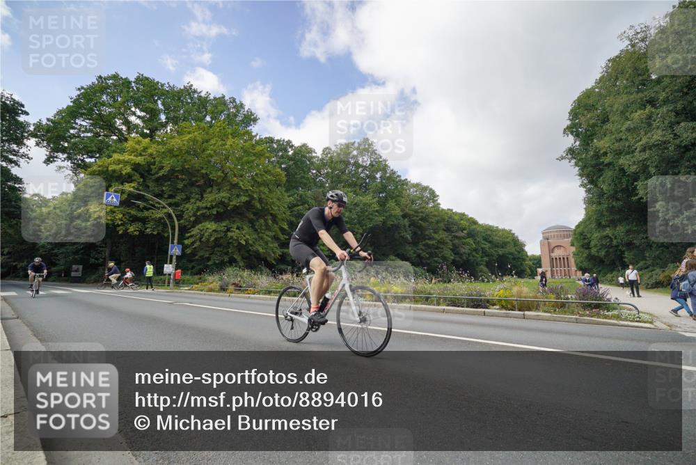 14.09.2025 - Stadtparktriathlon Michael Burmester http://msf.ph/oto/8894016 14.09.2025 12:03:56 Radfahren 1089, 1144, 1205 meine-sportfotos.de
