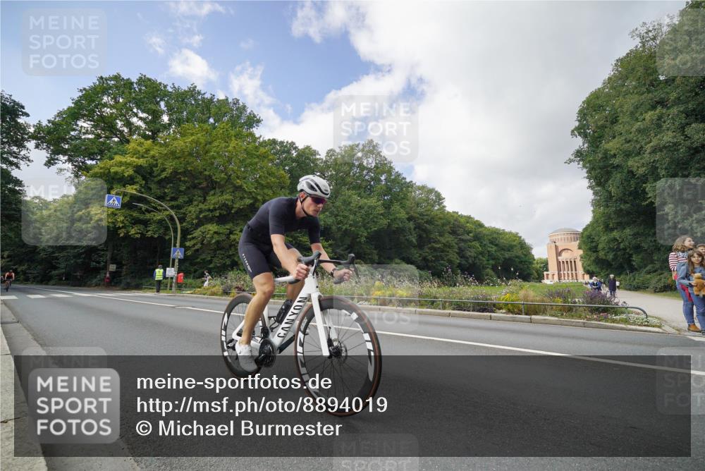 14.09.2025 - Stadtparktriathlon Michael Burmester http://msf.ph/oto/8894019 14.09.2025 12:04:08 Radfahren 1026, 1071, 1217 meine-sportfotos.de