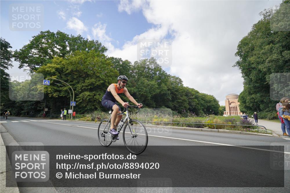 14.09.2025 - Stadtparktriathlon Michael Burmester http://msf.ph/oto/8894020 14.09.2025 12:04:12 Radfahren 1026, 1071, 1197, 1217 meine-sportfotos.de