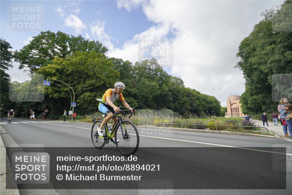 14.09.2025 - Stadtparktriathlon Michael Burmester http://msf.ph/oto/8894021 14.09.2025 12:04:16 Radfahren 1071, 1132, 1197, 1217 meine-sportfotos.de