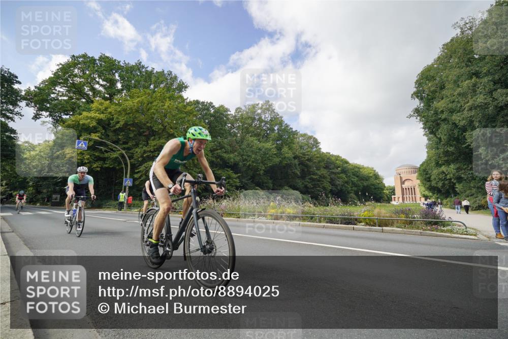 14.09.2025 - Stadtparktriathlon Michael Burmester http://msf.ph/oto/8894025 14.09.2025 12:04:24 Radfahren 1132, 1139, 1189, 1197, 1212 meine-sportfotos.de