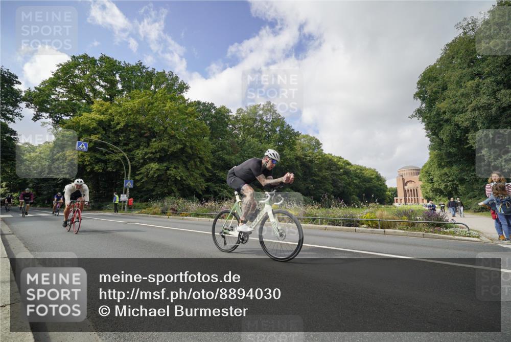 14.09.2025 - Stadtparktriathlon Michael Burmester http://msf.ph/oto/8894030 14.09.2025 12:04:34 Radfahren 1027, 1053, 1081, 1123, 1146, 1183, 1214 meine-sportfotos.de