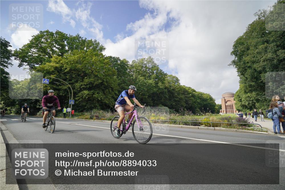 14.09.2025 - Stadtparktriathlon Michael Burmester http://msf.ph/oto/8894033 14.09.2025 12:04:36 Radfahren 1027, 1050, 1053, 1081, 1123, 1145, 1146, 1183, 1214 meine-sportfotos.de