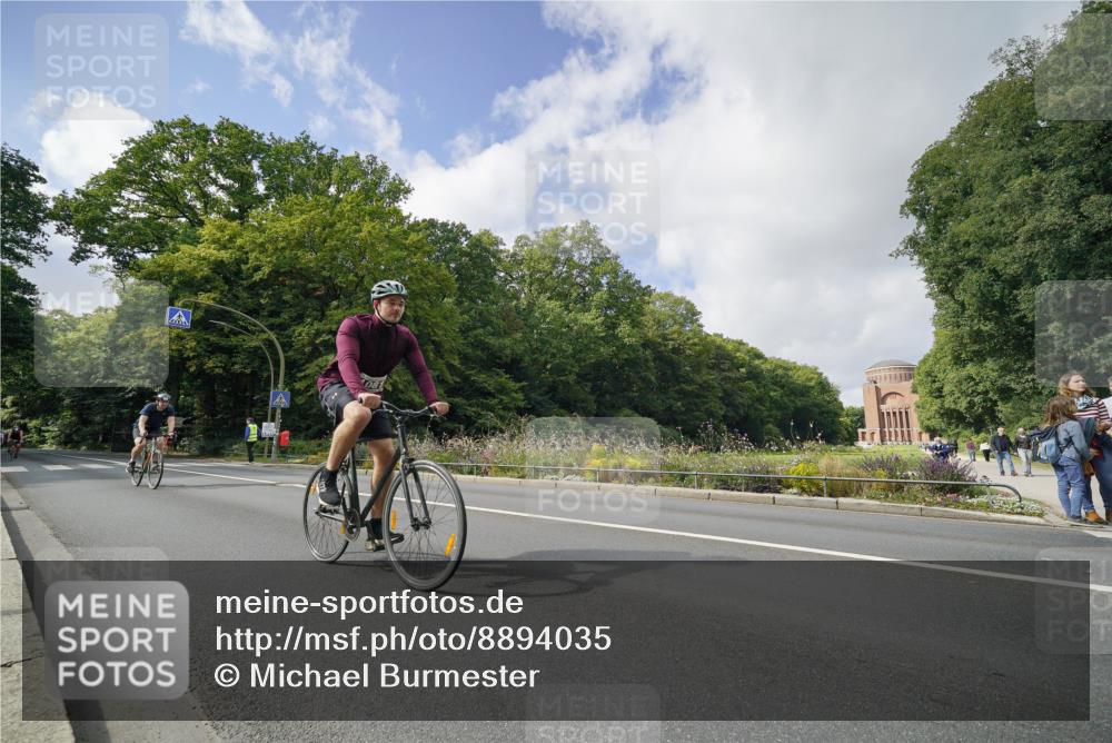 14.09.2025 - Stadtparktriathlon Michael Burmester http://msf.ph/oto/8894035 14.09.2025 12:04:37 Radfahren 1027, 1050, 1053, 1081, 1123, 1145, 1146, 1183, 1214 meine-sportfotos.de
