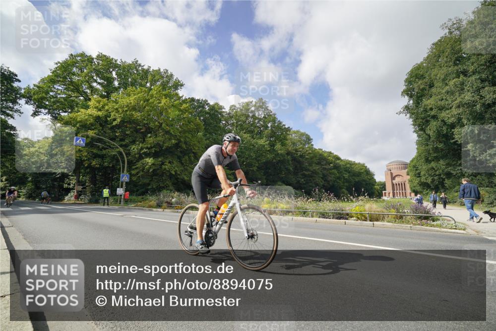 14.09.2025 - Stadtparktriathlon Michael Burmester http://msf.ph/oto/8894075 14.09.2025 12:05:55 Radfahren 1078, 1097, 1124, 1125, 1151, 1171, 1178, 1199, 1213 meine-sportfotos.de