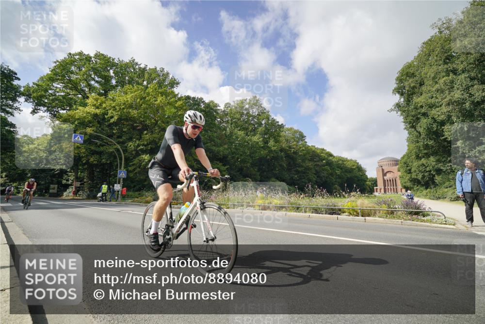 14.09.2025 - Stadtparktriathlon Michael Burmester http://msf.ph/oto/8894080 14.09.2025 12:06:12 Radfahren 1059, 1137, 1180 meine-sportfotos.de