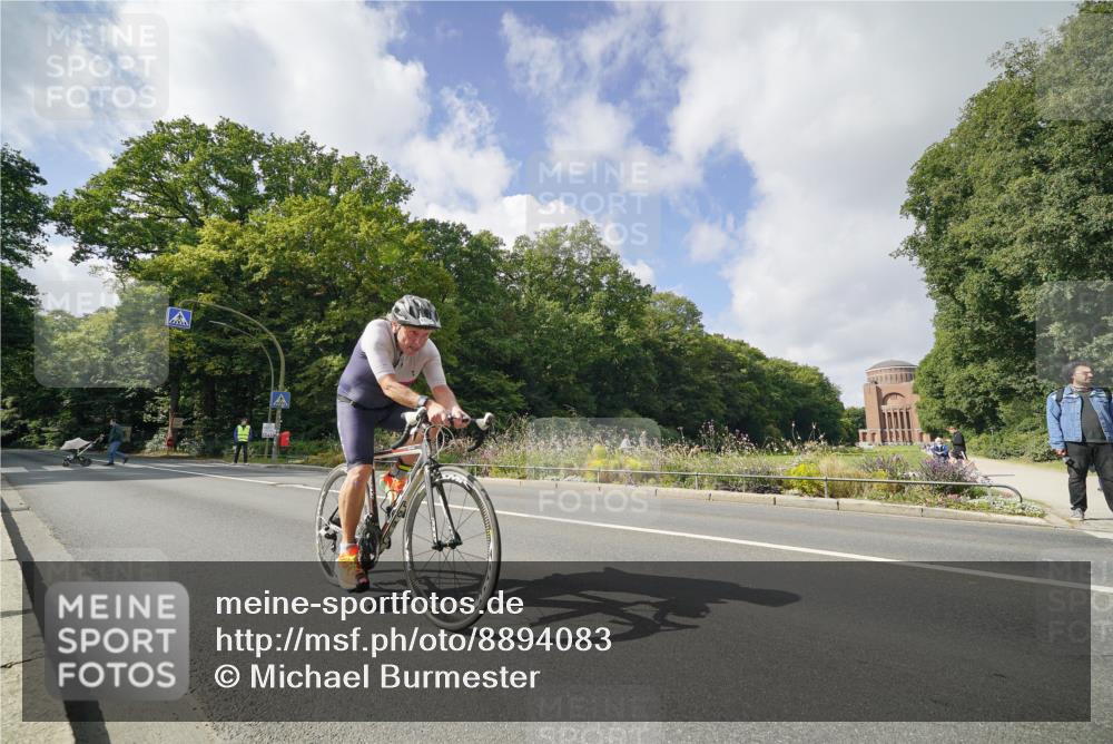 14.09.2025 - Stadtparktriathlon Michael Burmester http://msf.ph/oto/8894083 14.09.2025 12:06:16 Radfahren 1059, 1121, 1137, 1180 meine-sportfotos.de